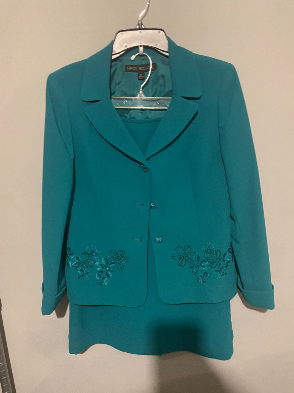 Nipon boutique women’s size 8 emerald green ski skirt suit